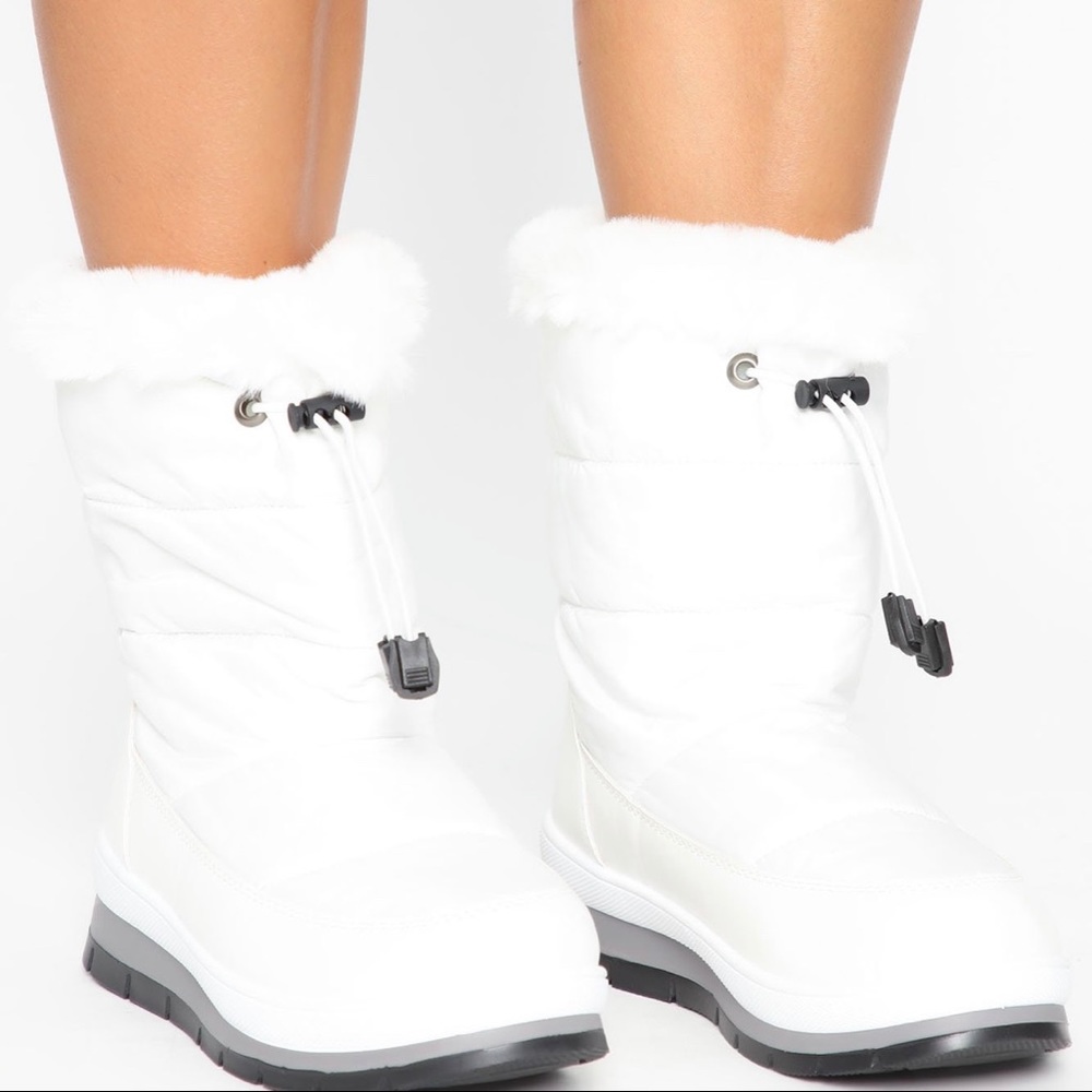 Flat Boots-White